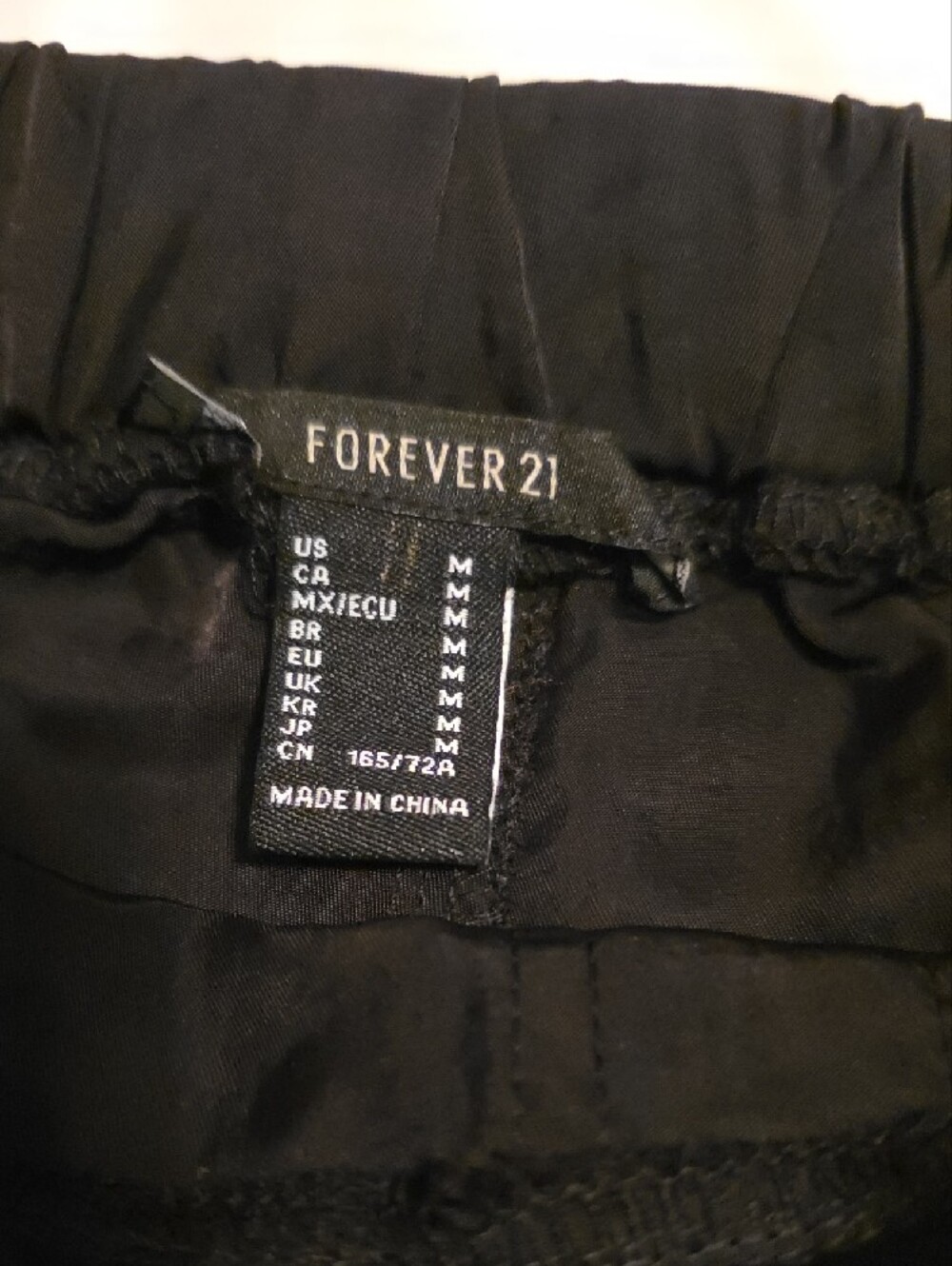 Forever 21 Black Elastic Waist Shorts Cargo Bermuda Womans Medium NWT - Picture 2 of 5